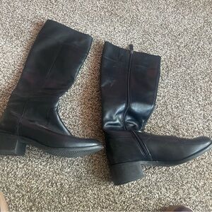 Women’s tall Bandolino boots zip up style